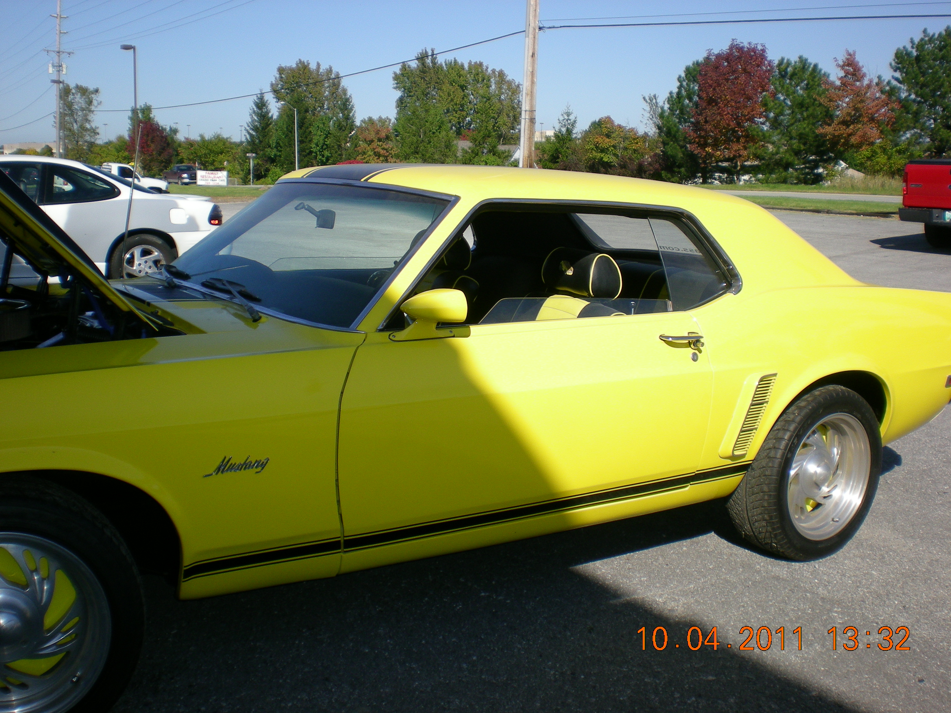 Auto Carpets Vinyls Body Cloths Sunroofs 